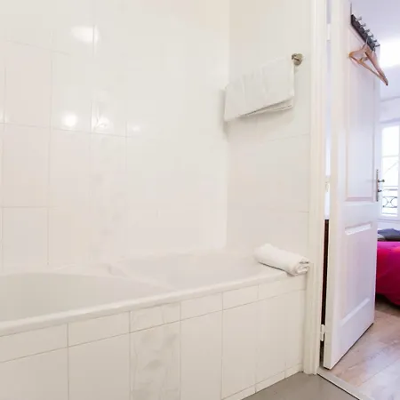 Apartment Chic With Parking Near Paris